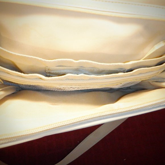 ~~~ CROSS BODY / SHOULDER Type Strap ~ HANDBAG with 3 Zippered Compartments - Picture 4 of 7